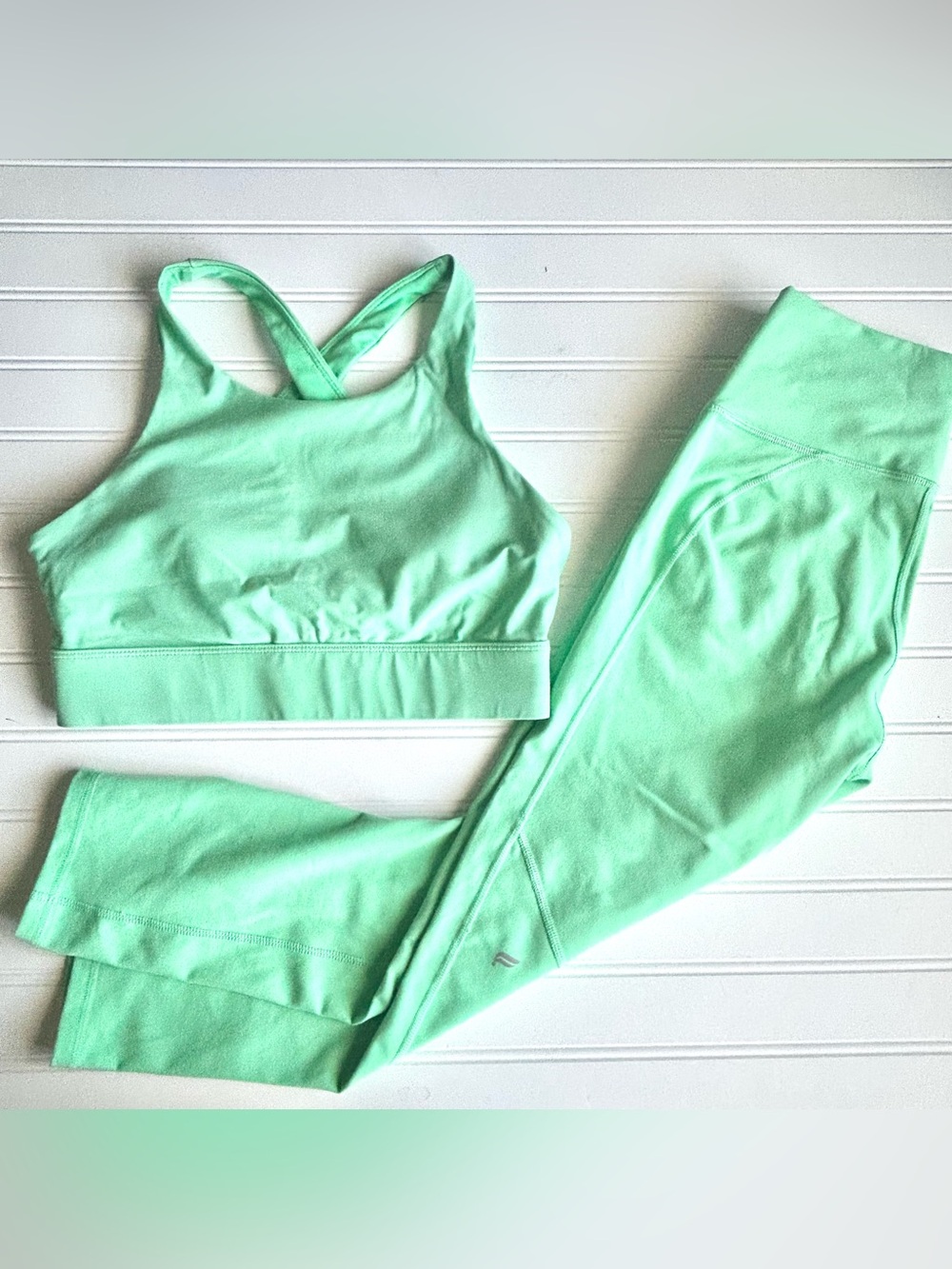 Fabletics Set Sports Bra & Leggings Capri Length